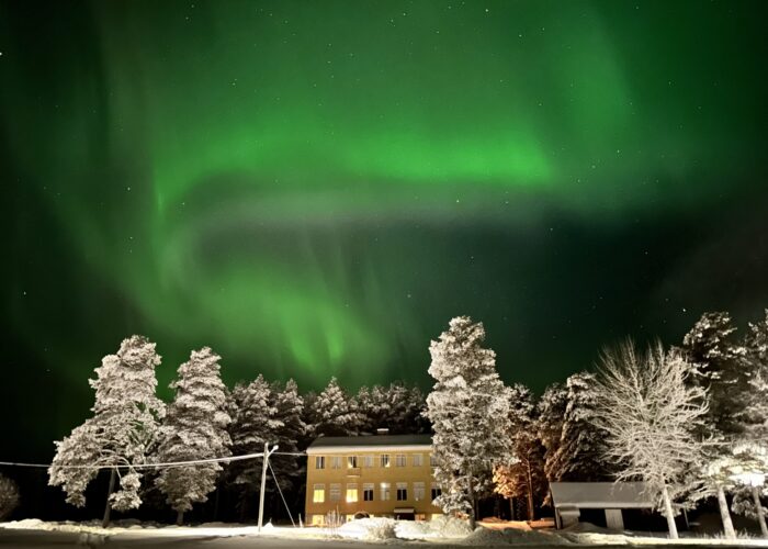 Norrsken i Lappland över boendet i Skolan i Råstrand Västerbotten